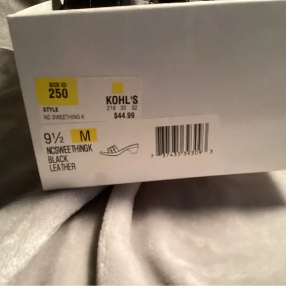 Women’s Black leather sandals. NWT Size 9.5 - Picture 8 of 9